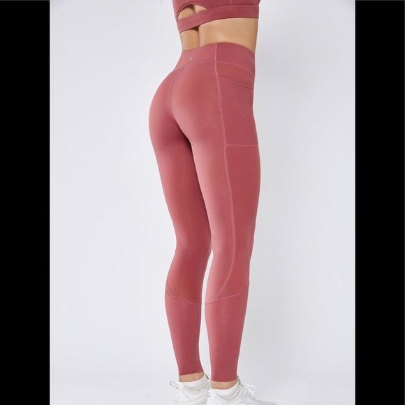Same Quality with LuluLemon legging from LA7 - Picture 2 of 4